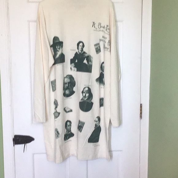 Book Lover sleepshirt - Picture 3 of 8